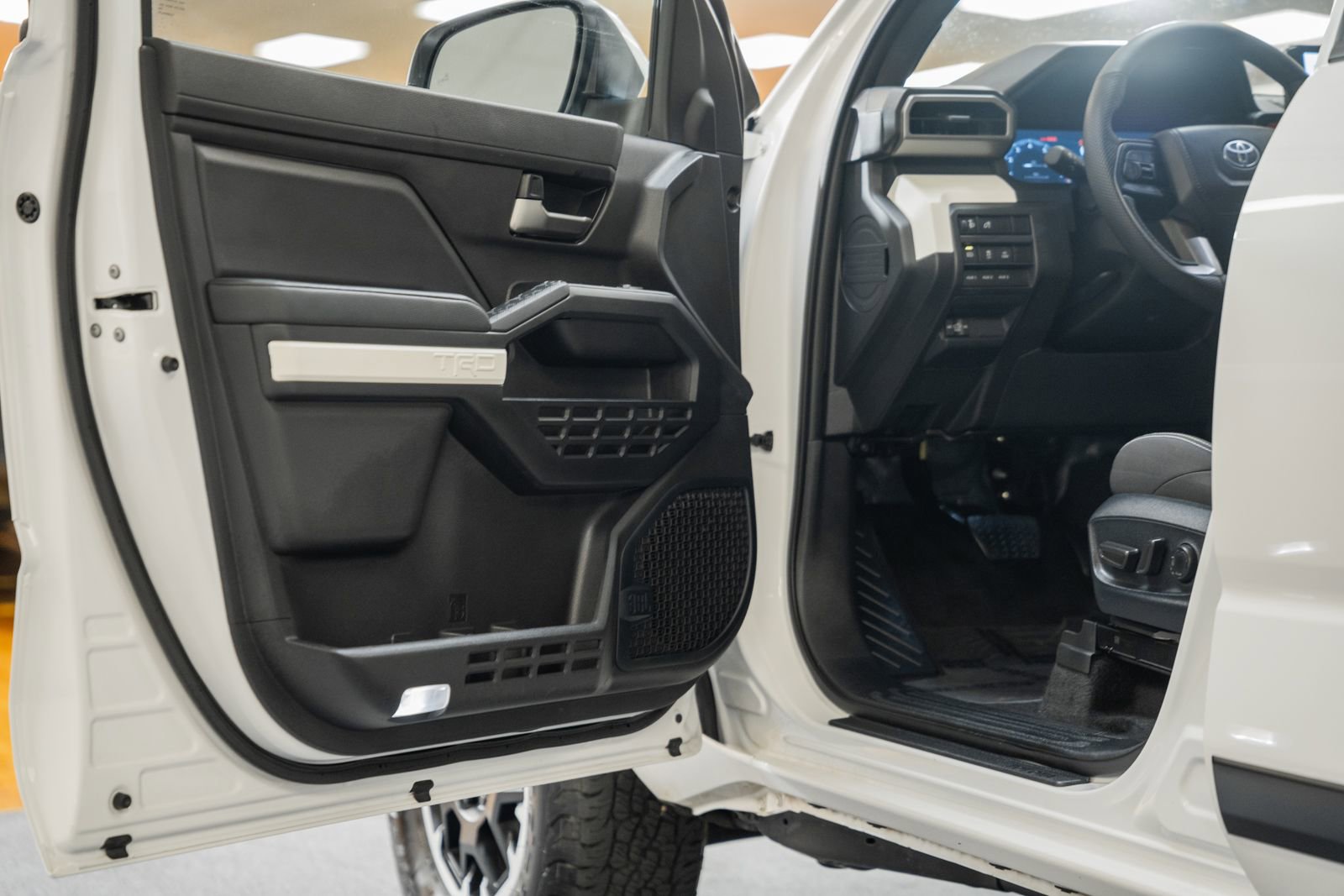 Used 2024 Toyota Tacoma TRD Off-Road image 47