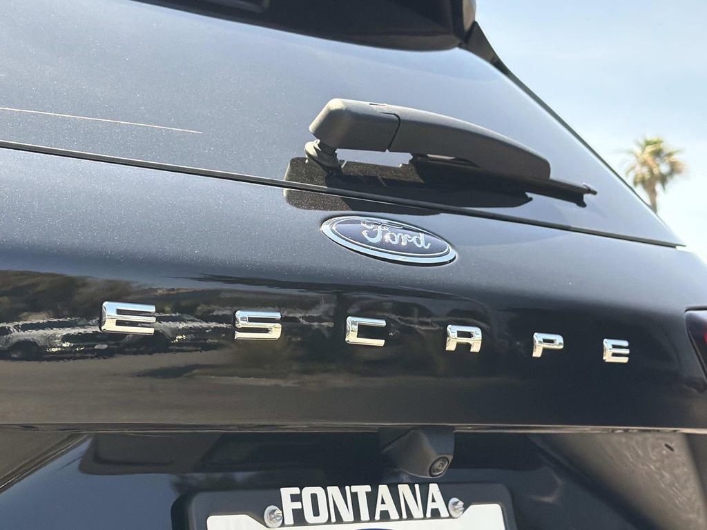 Certified 2025 Ford Escape SE FWD image 9