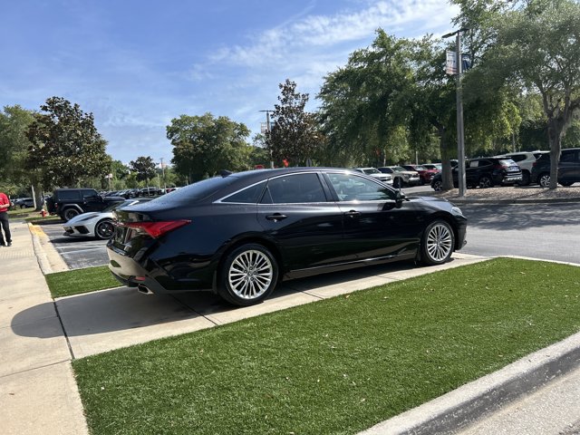 Used 2019 Toyota Avalon Limited FWD image 3