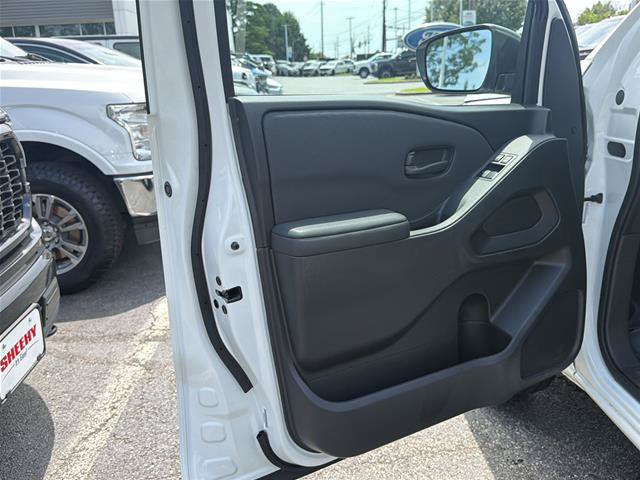Used 2024 Nissan Frontier S RWD image 22