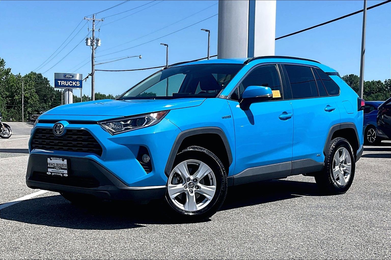 Used 2020 Toyota RAV4 XLE w/ All Weather Liner Package AWD/4WD image 3