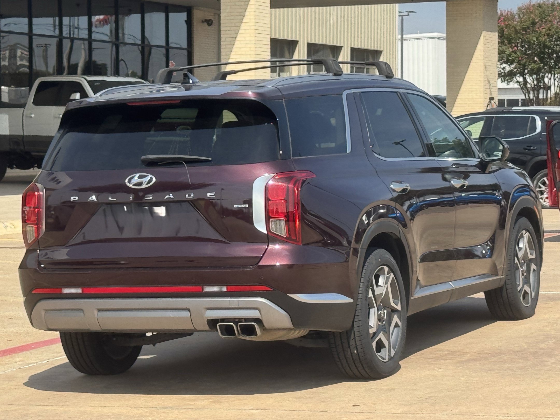 Used 2023 Hyundai Palisade Limited w/ Cargo Package AWD/4WD image 4