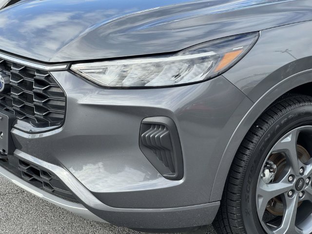 Certified 2023 Ford Escape ST-Line w/ Tech Pack #1 AWD/4WD image 7
