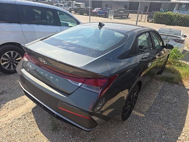Used 2026 Hyundai Elantra Sport FWD image 3