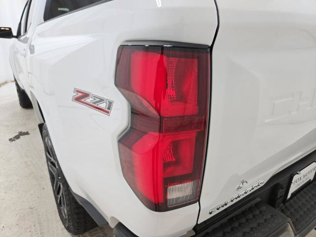 Used 2025 Chevrolet Colorado Z71 w/ Technology Package AWD/4WD image 33