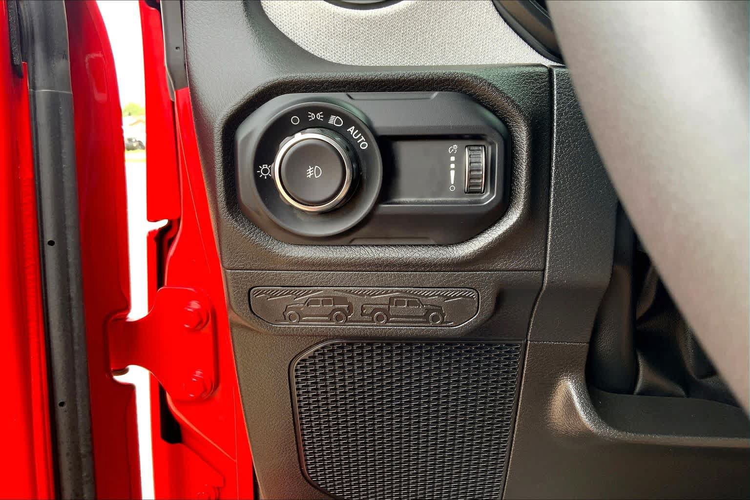 Used 2025 Jeep Wrangler Unlimited Sport AWD/4WD image 36