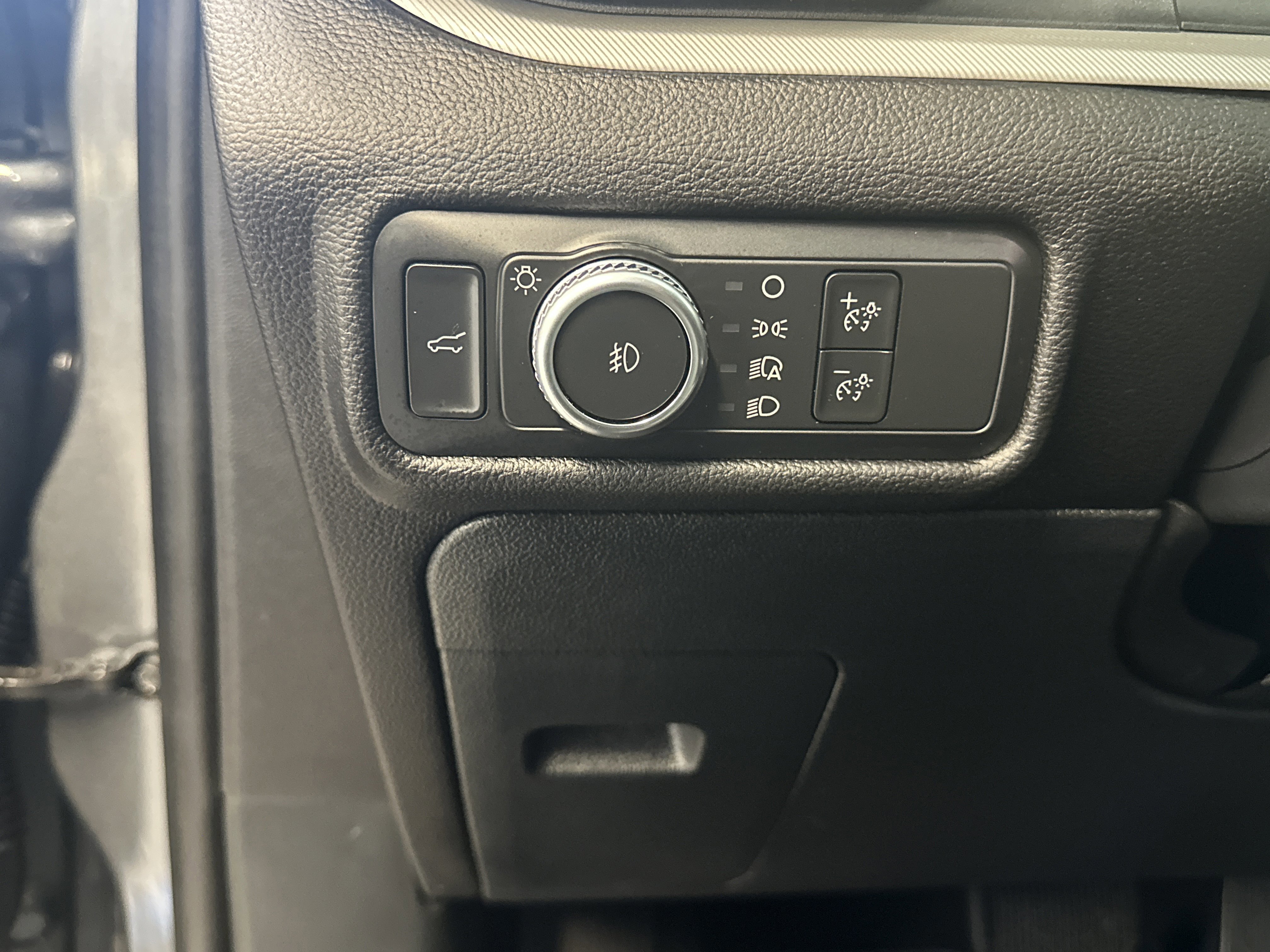 Certified 2022 Ford Explorer XLT w/ Equipment Group 202A image 23