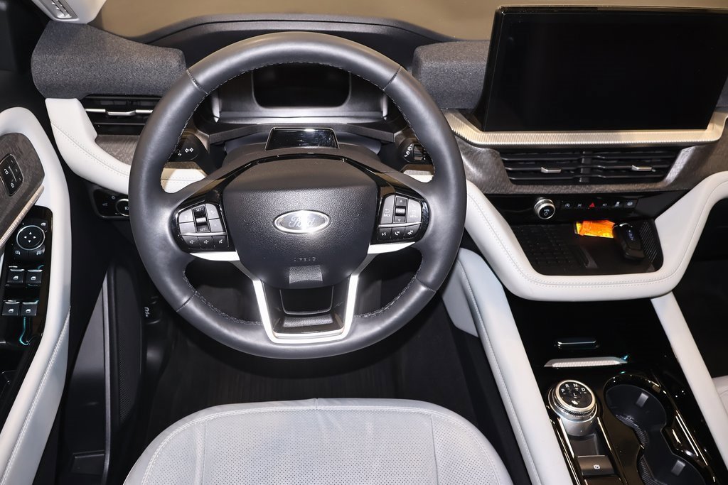 Certified 2025 Ford Explorer Platinum w/ Ultimate Package image 30