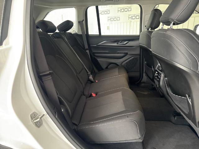 Used 2023 Jeep Grand Cherokee Laredo RWD image 10