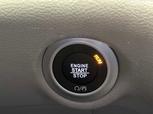 Used 2020 Chrysler Pacifica Touring image 20