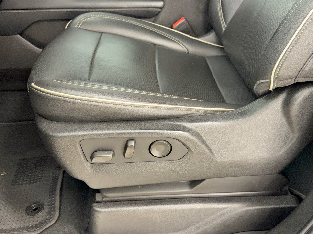 Used 2021 Chevrolet Tahoe Premier RWD image 16
