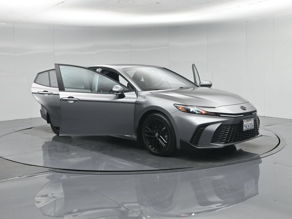 Used 2025 Toyota Camry SE FWD image 34