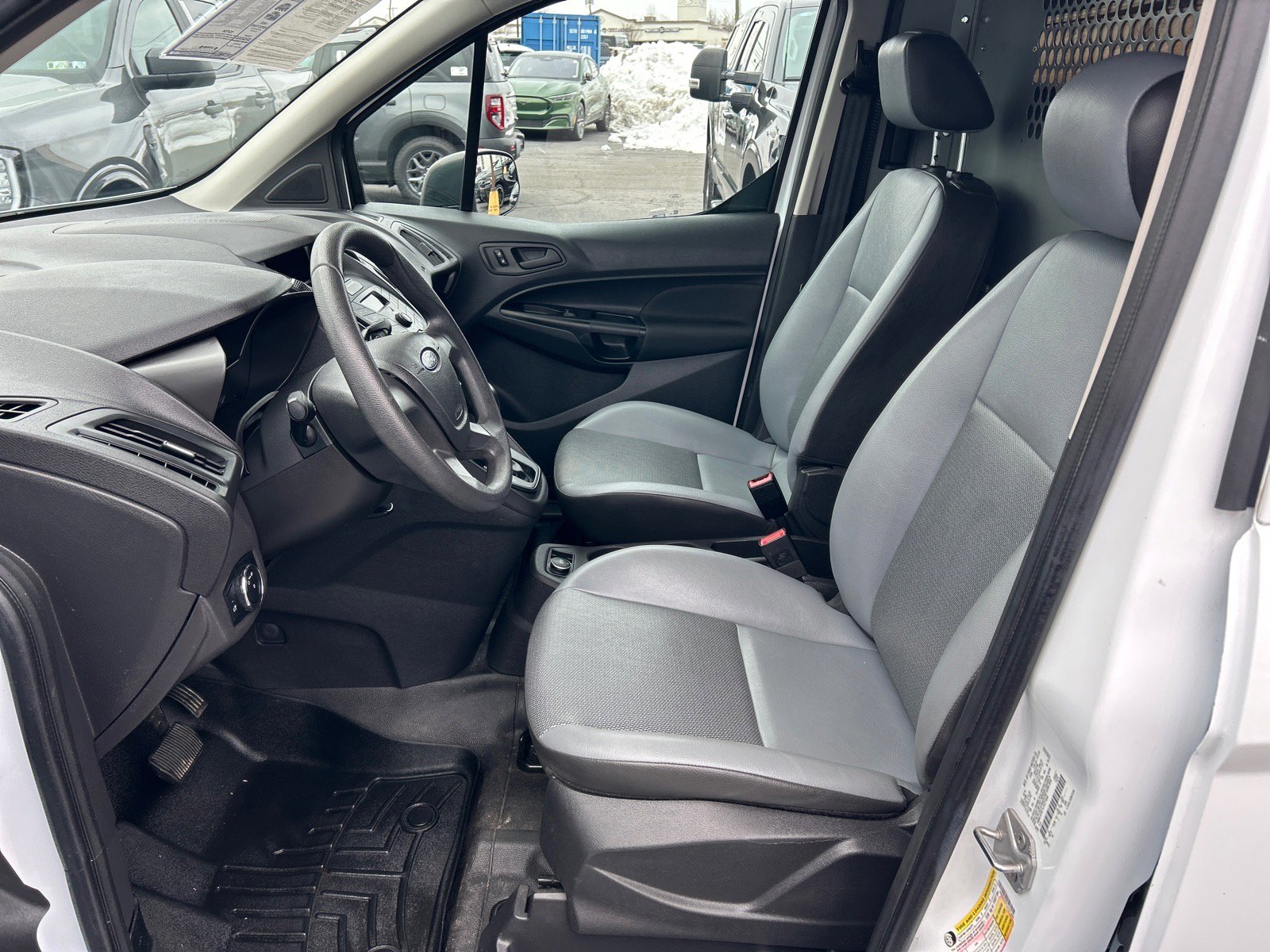 Certified 2018 Ford Transit Connect XL image 4