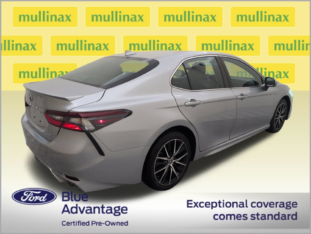 Used 2024 Toyota Camry SE FWD image 3