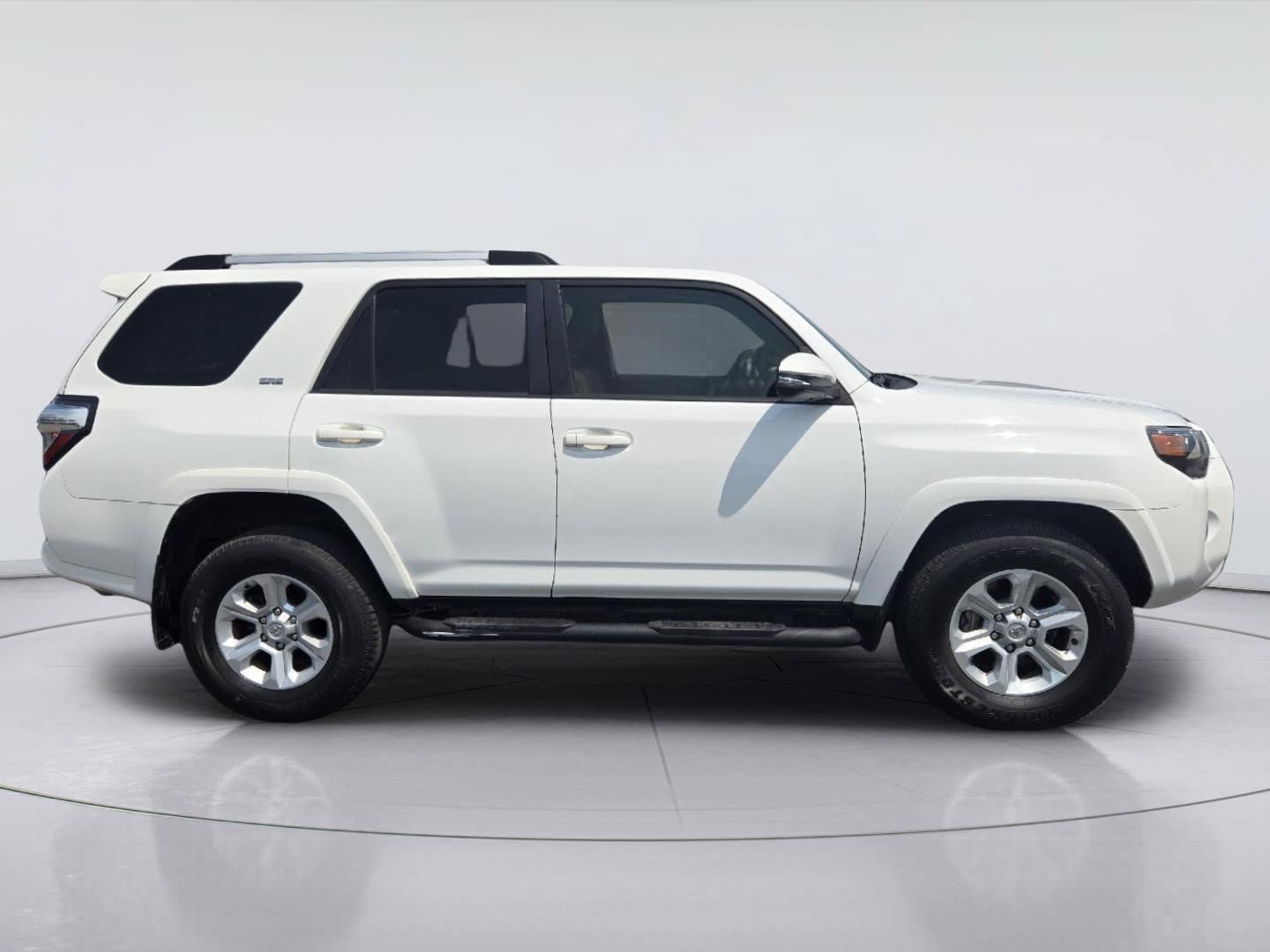 Used 2022 Toyota 4Runner SR5 Premium w/ Moonroof Package AWD/4WD image 4