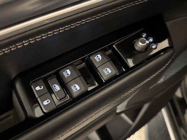 Used 2024 Jeep Wagoneer Series II w/ Flexible Seating Group RWD image 17