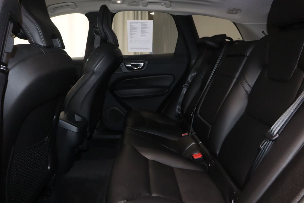 Used 2023 Volvo XC60 B5 Core AWD/4WD image 23