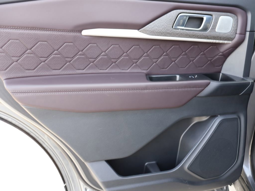 Certified 2025 Ford Explorer Platinum w/ LUX Leather Package image 19