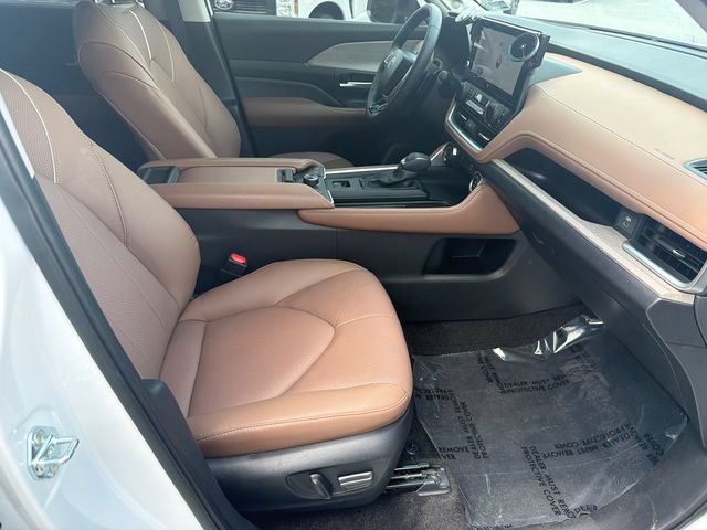 Used 2026 Toyota Grand Highlander AWD image 15