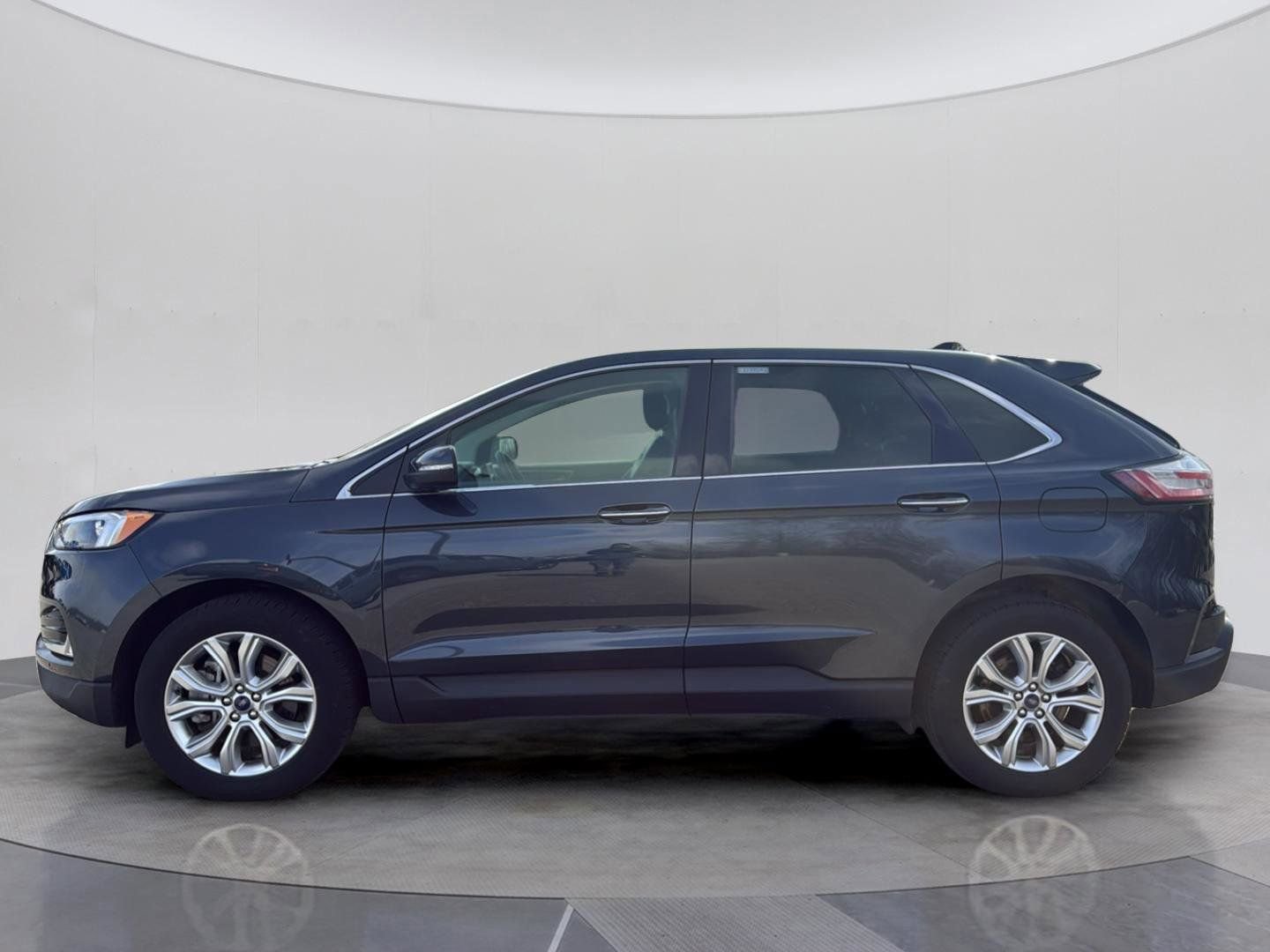 Certified 2022 Ford Edge Titanium AWD/4WD image 2