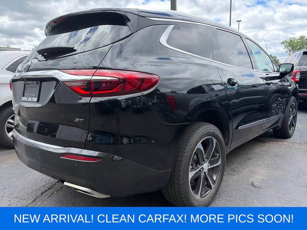 Used 2020 Buick Enclave Essence w/ Sport Touring Edition FWD image 4