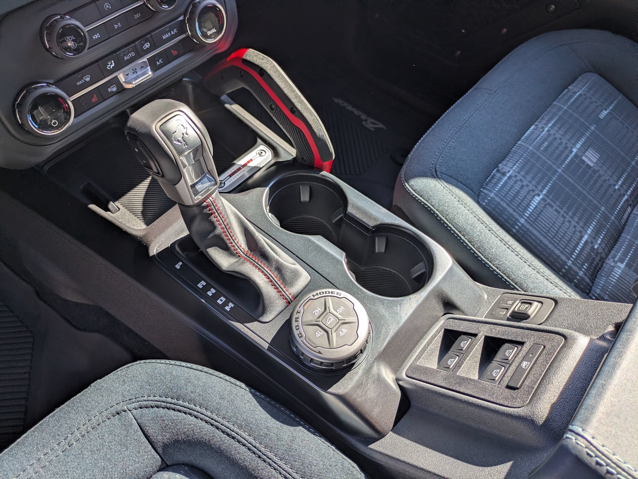 Certified 2025 Ford Bronco Heritage Edition AWD/4WD image 28