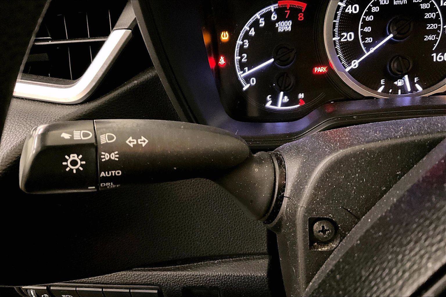 Used 2020 Toyota Corolla LE image 30