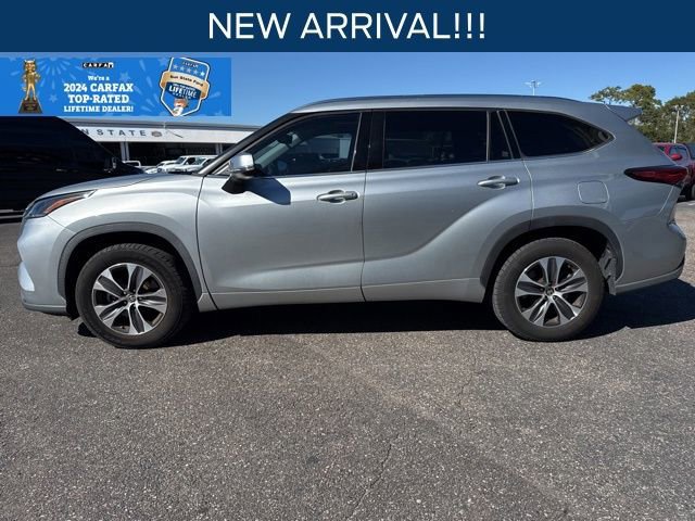 Used 2021 Toyota Highlander XLE image 6