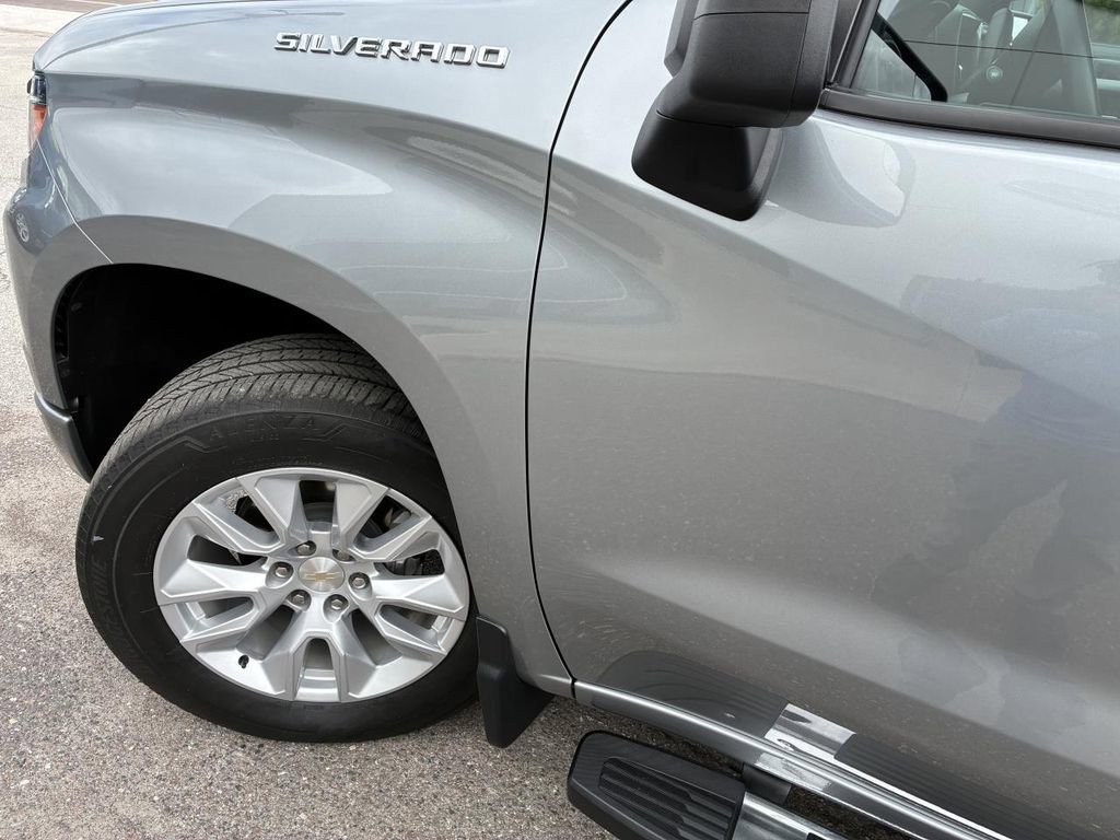 Used 2023 Chevrolet Silverado 1500 Custom image 9