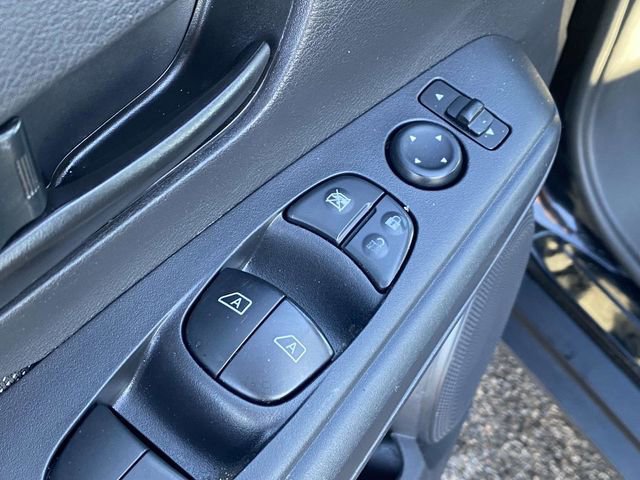 Used 2020 Nissan Kicks S image 17