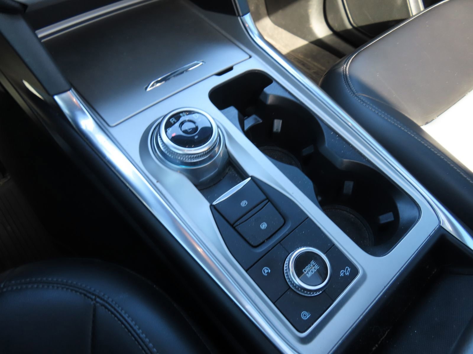 Certified 2024 Ford Explorer XLT w/ Equipment Group 202A image 24