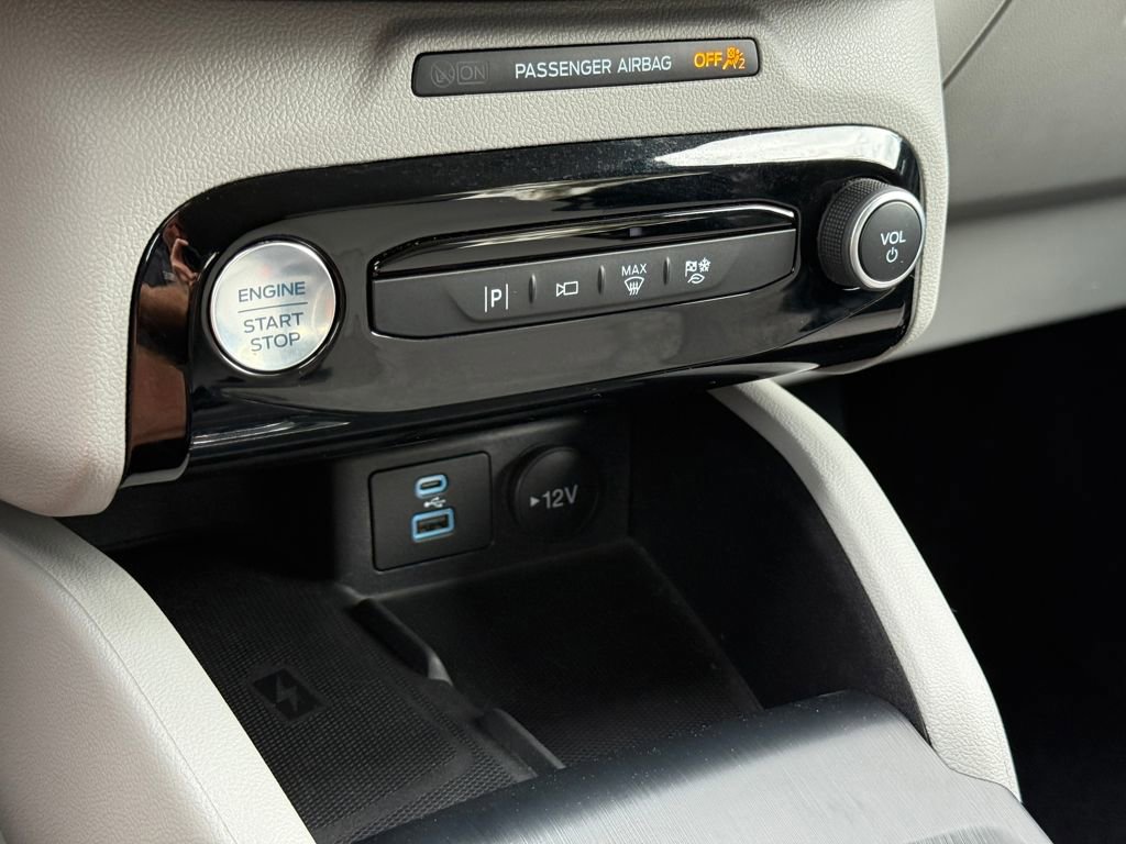 Certified 2023 Ford Escape SE w/ PHEV Premium Package image 19