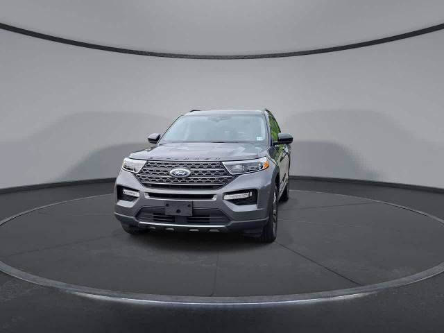 Certified 2023 Ford Explorer XLT w/ Equipment Group 202A AWD/4WD image 3