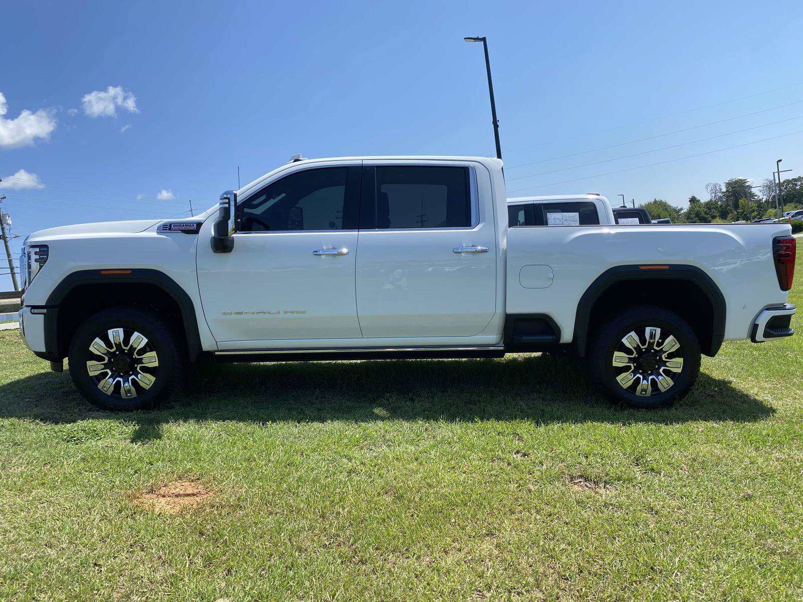 Used 2025 GMC Sierra 2500 Denali w/ Denali Reserve Package AWD/4WD image 4