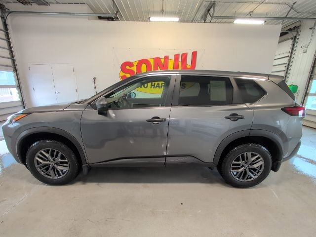 Used 2022 Nissan Rogue S image 2