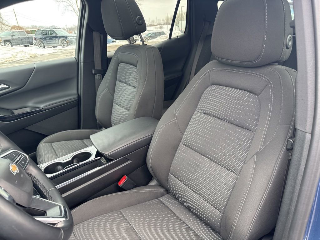 Used 2025 Chevrolet Equinox LT w/ Safety and Technology Package image 17