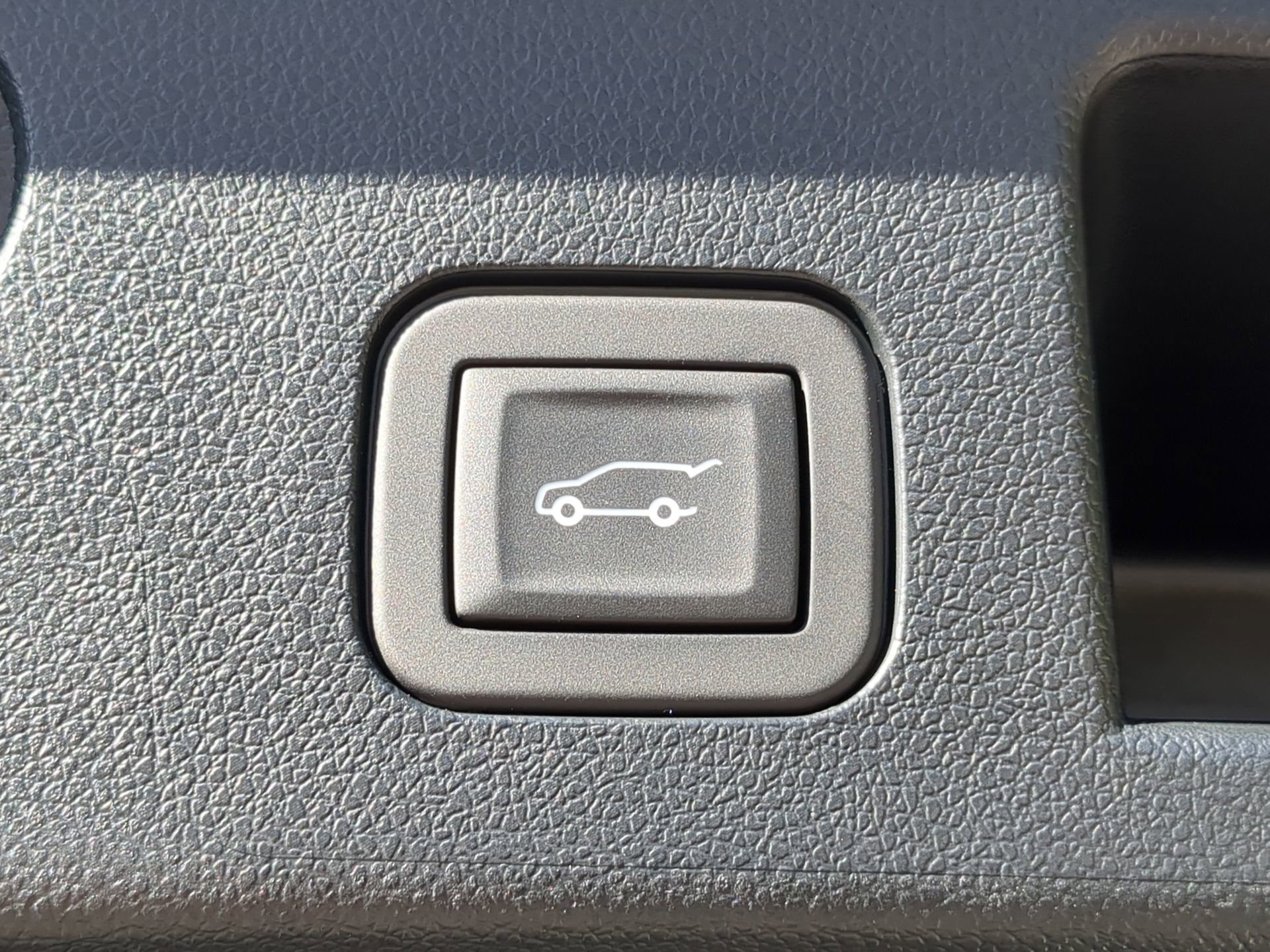 Used 2025 Chevrolet Equinox ACTIV w/ Convenience Package III image 39