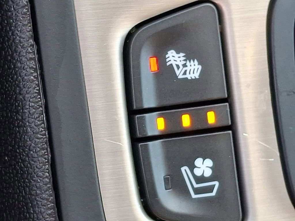 Used 2024 GMC Terrain Denali w/ Denali Premium Package image 25