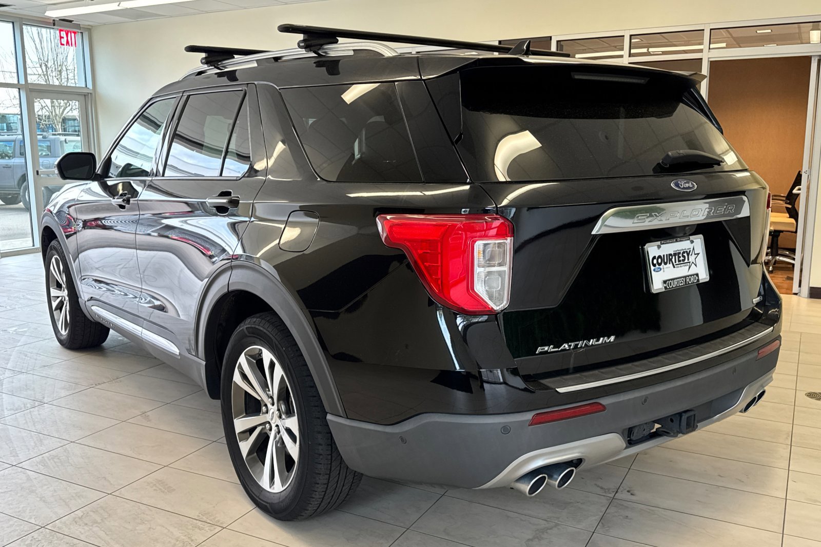 Certified 2020 Ford Explorer Platinum w/ Premium Technology Package AWD/4WD image 6