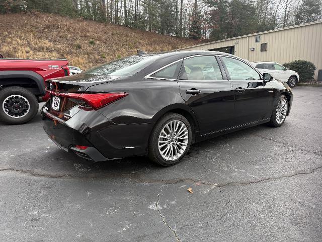 Used 2020 Toyota Avalon Limited image 6