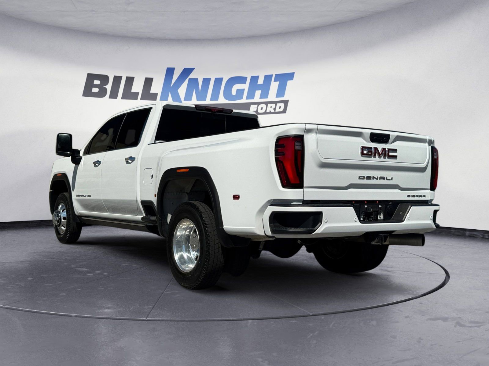 Used 2024 GMC Sierra 3500 Denali w/ Denali Reserve Package AWD/4WD image 3