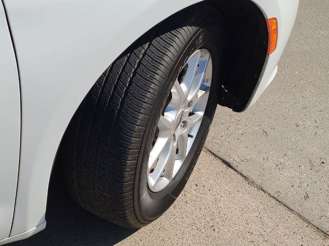 Used 2025 Chrysler Pacifica Select FWD image 7