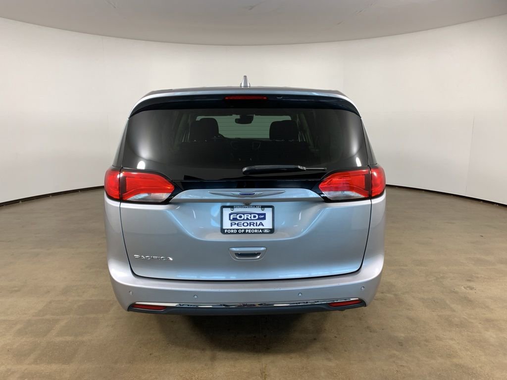 Used 2020 Chrysler Pacifica Touring w/ Advanced Safetytec Group FWD image 10