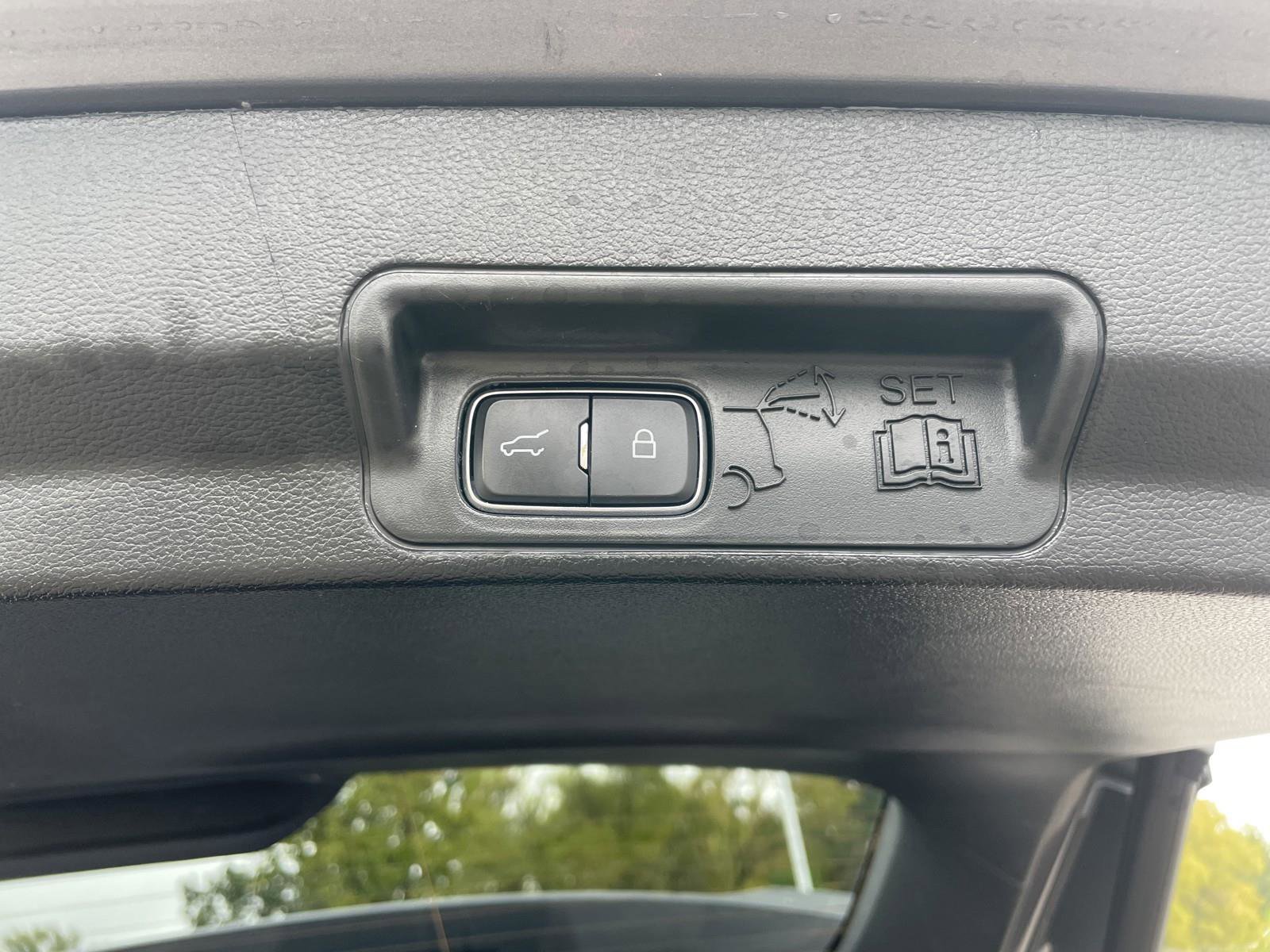 Certified 2022 Ford Explorer XLT w/ Equipment Group 202A image 37