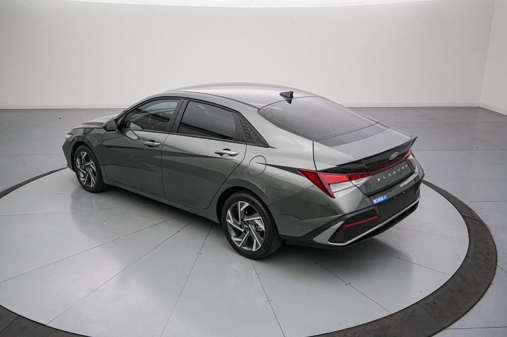 Used 2025 Hyundai Elantra Sport FWD image 6