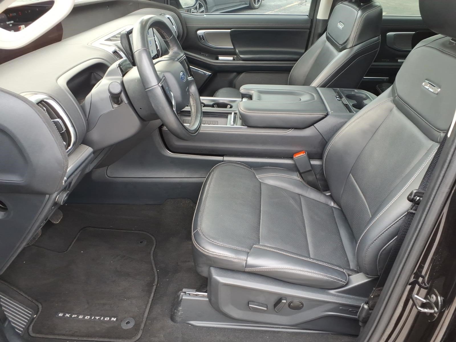 Certified 2025 Ford Expedition Max Platinum w/ Driver's Package AWD/4WD image 16