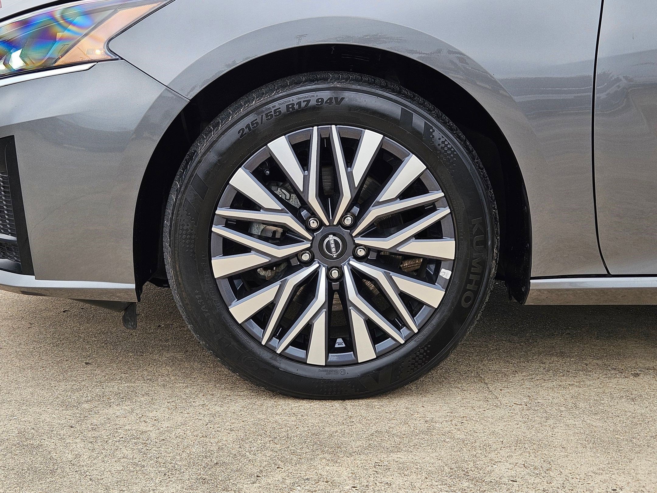 Used 2025 Nissan Altima 2.5 SV FWD image 13