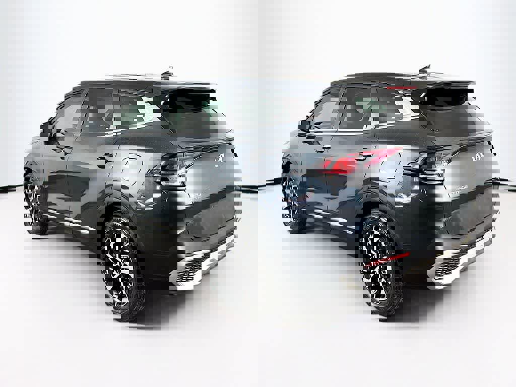 Used 2023 Kia Sportage EX image 3