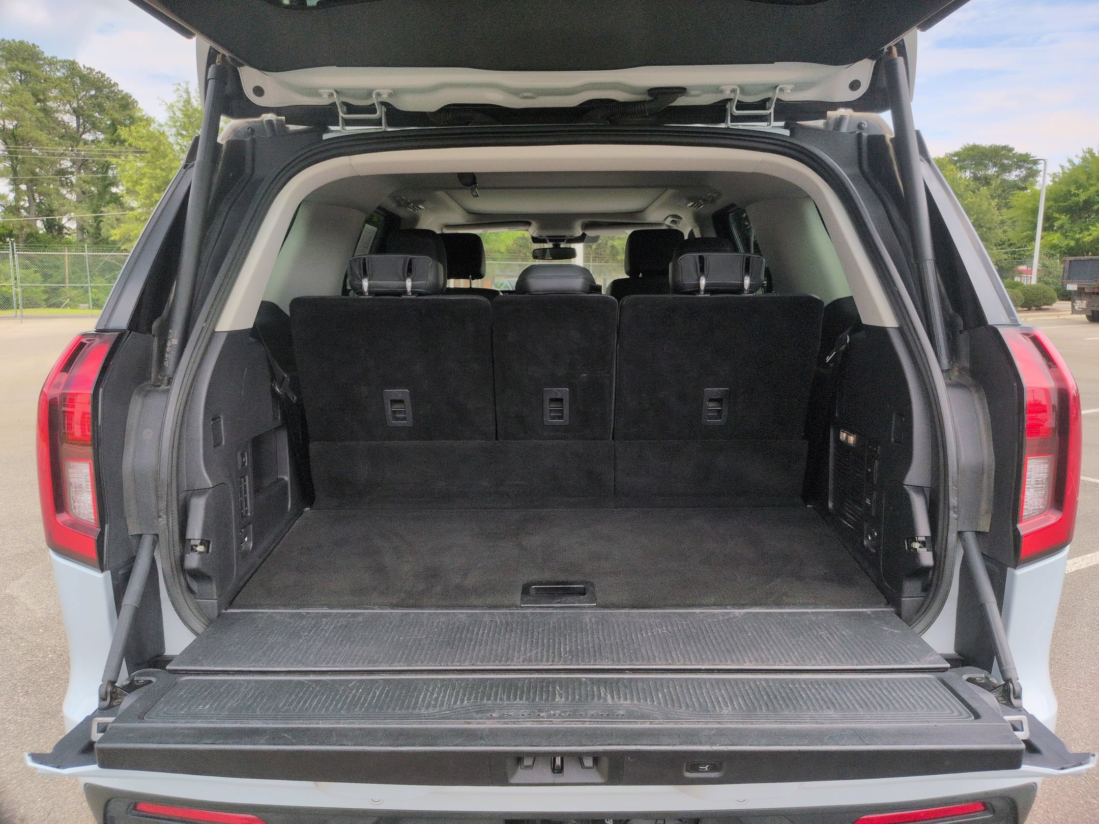 Certified 2025 Ford Expedition Active AWD/4WD image 34