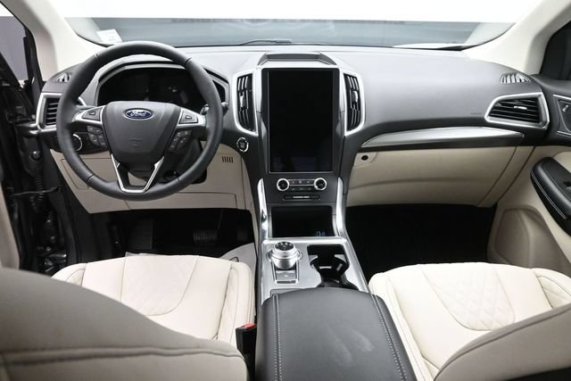 Certified 2024 Ford Edge Titanium AWD/4WD image 21
